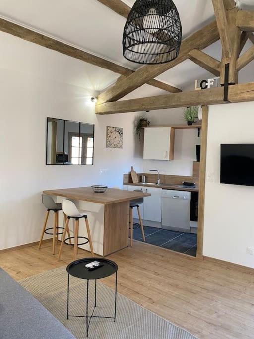 Le Petit Loft Des Halles Безие Екстериор снимка