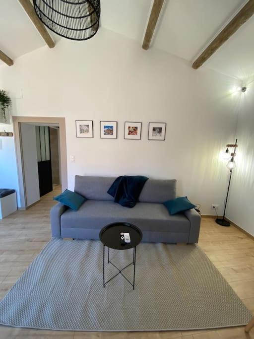 Le Petit Loft Des Halles Безие Екстериор снимка