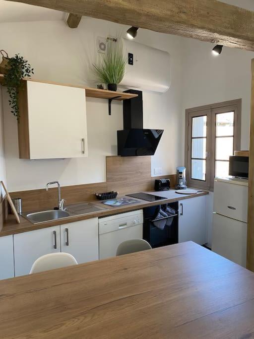 Le Petit Loft Des Halles Безие Екстериор снимка
