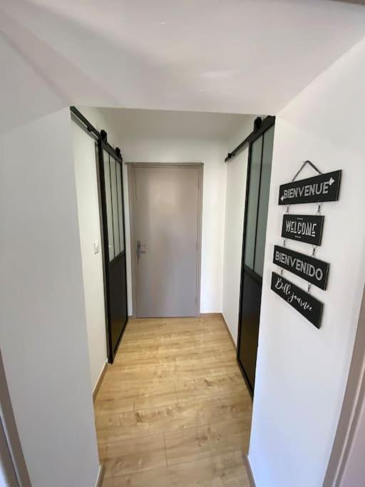 Le Petit Loft Des Halles Безие Екстериор снимка